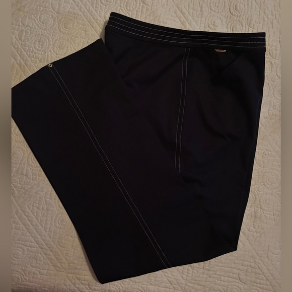 St John Sport Straight Leg Navy Pantsbwith added gold accents - Size 14 - Picture 6 of 7
